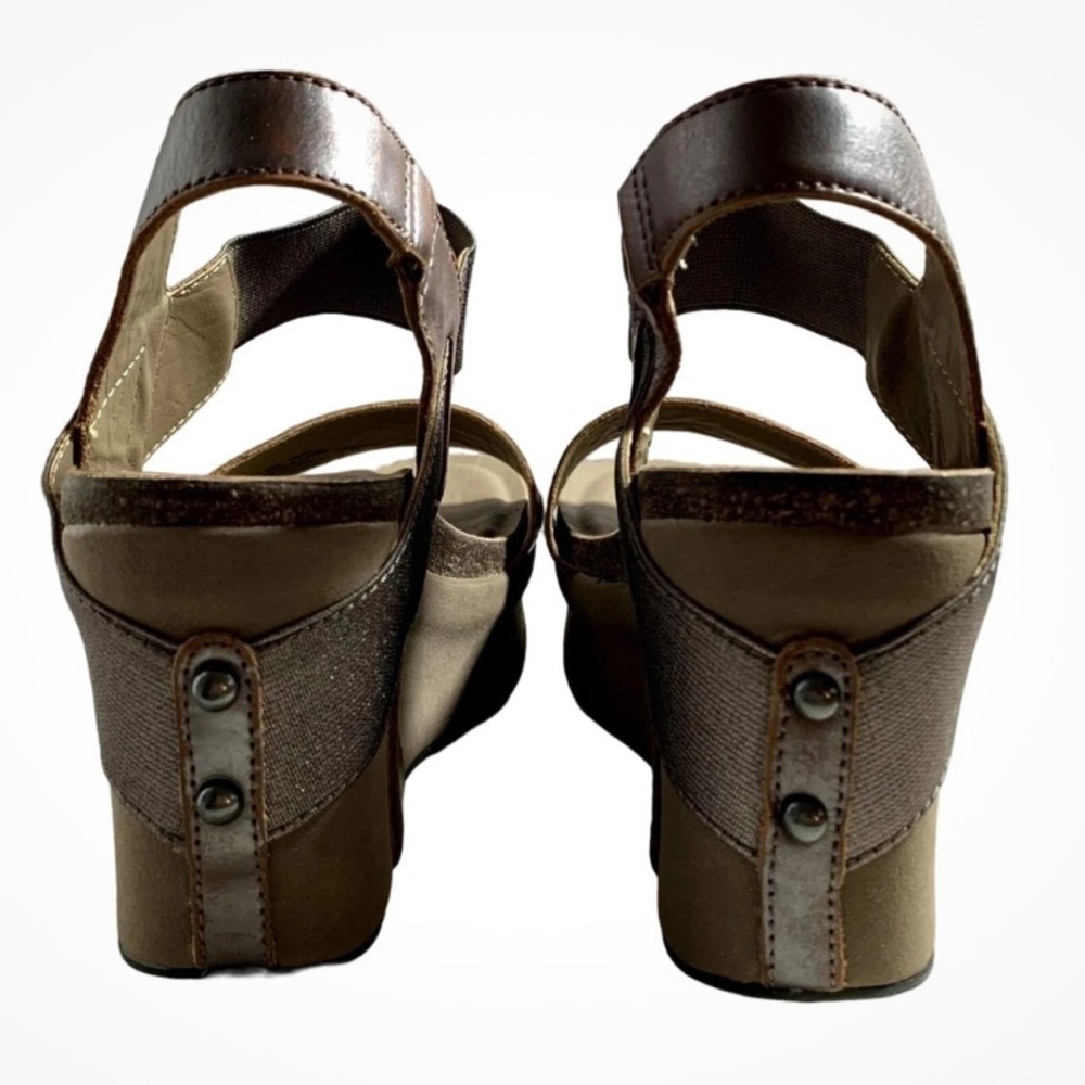 OTBT,Bushnell Wedge Sandals Womens
Metallic Bronze Beige Leather,GUC,Size 6.5 - Picture 2 of 13